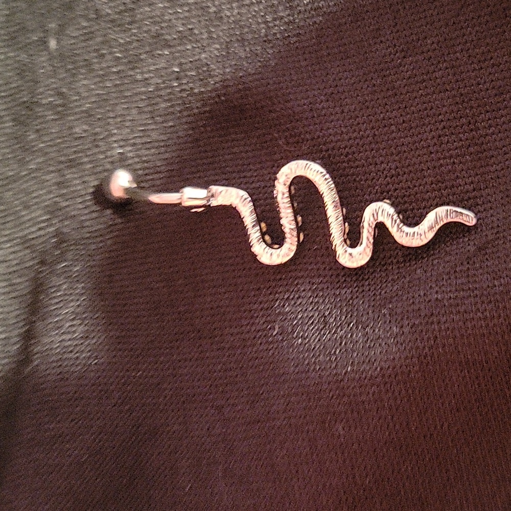 ๐๏ธ Snake shape belly button ring Inlaid Shiny Rhinestones - Picture 3 of 3